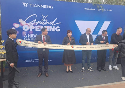 Светослав Вичев, собственик на „ВС Груп“ и бранда Scooterel преряза лентата при откриването на първия офис в Европа на Tianneng - водещ китайски производители на батерии