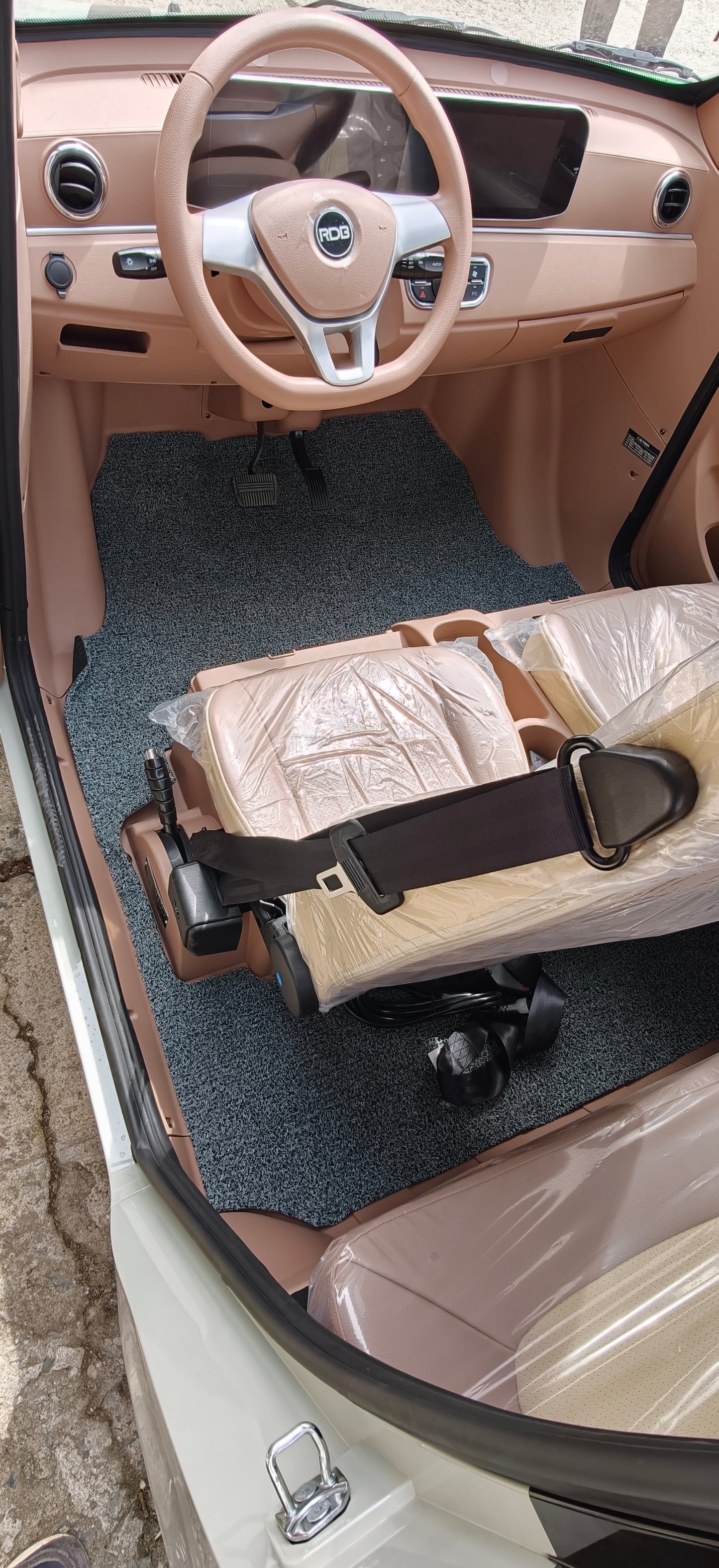 електрически автомобил ROXY interior